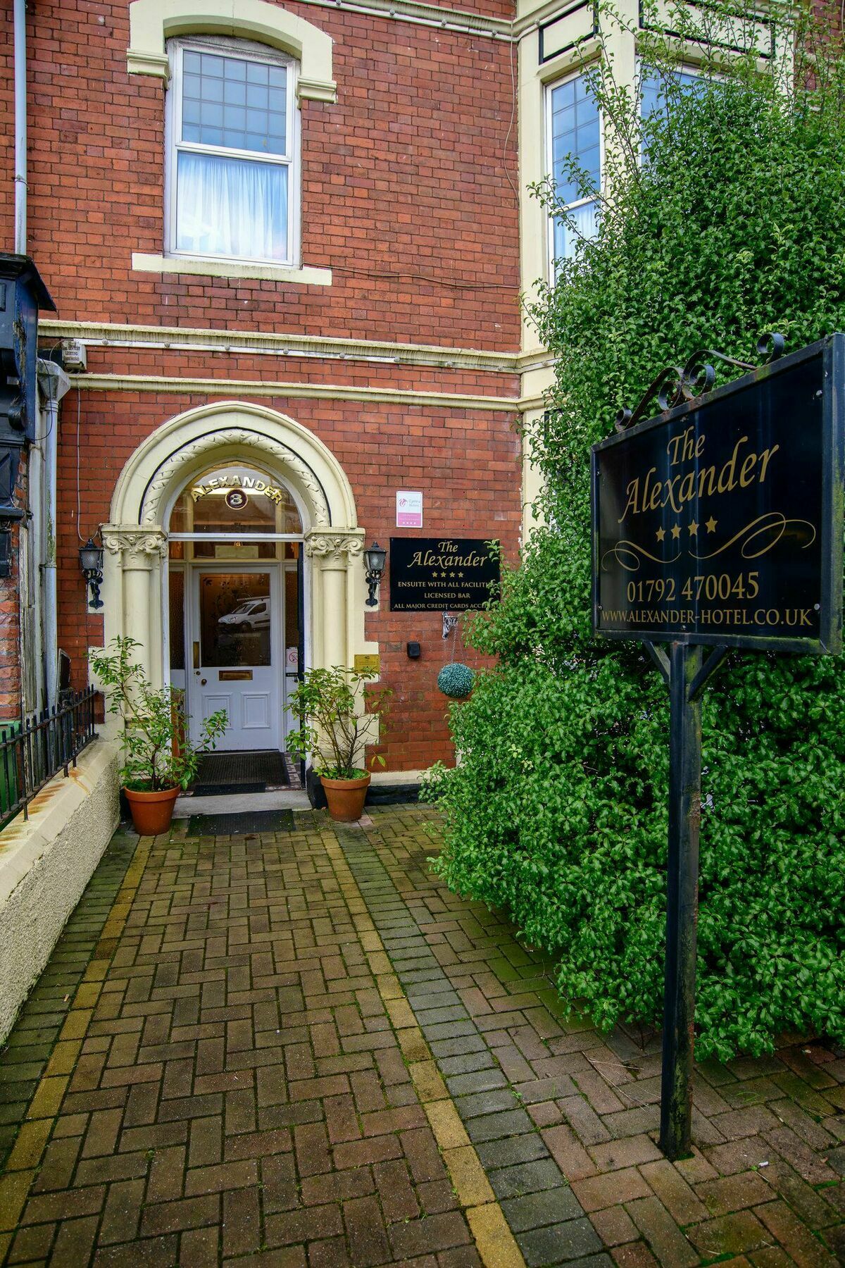 The Alexander - Hotel By Tifa Stays Swansea Bagian luar foto